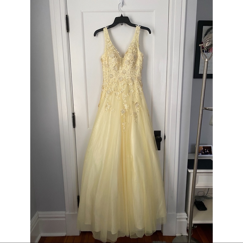 Yellow ballgown style prom dress - Picture 1 of 8